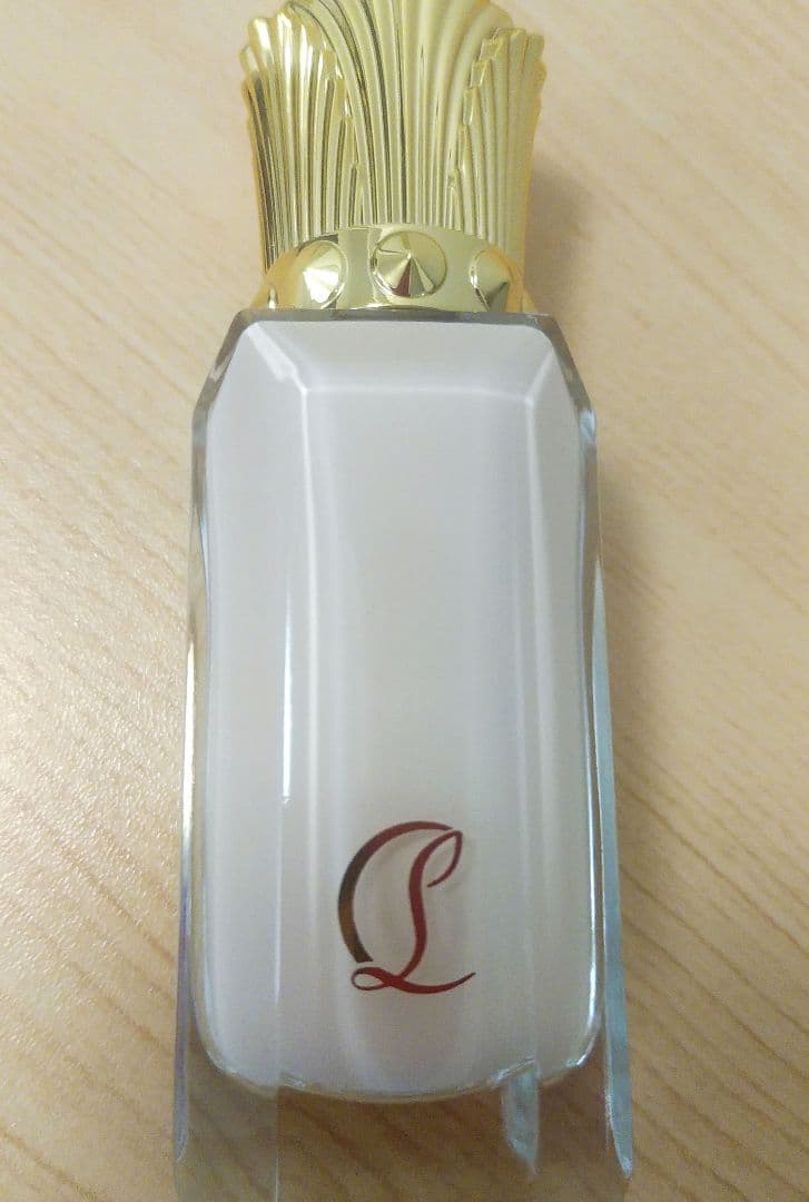 ほぼ新品 クリスチャンルブタン タンフェティッシュルフルイド 05N