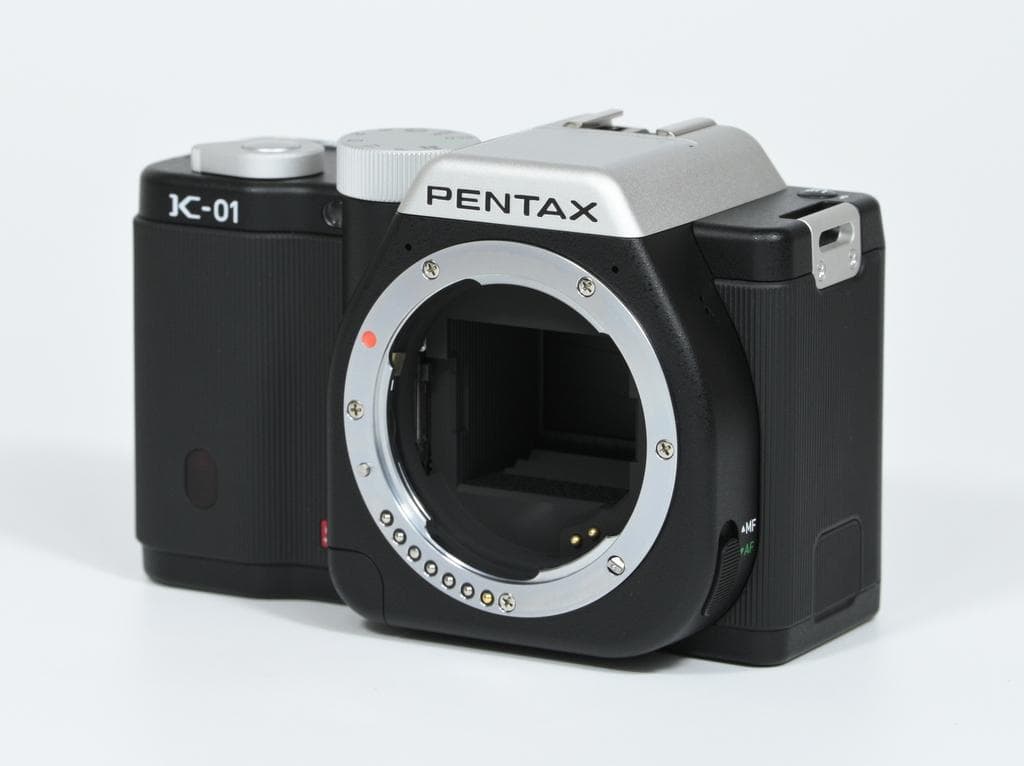 【美品】 ペンタックス　PENTAX K-01 レンズキット《ショット数131》