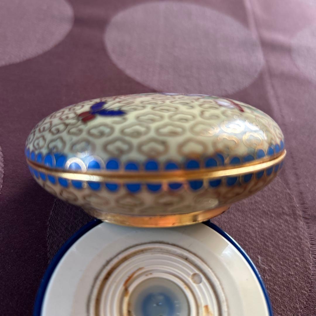 中国骨董景泰藍【七宝焼梅蝶紋大き目ご香合】美しい未使用品　希少貴重