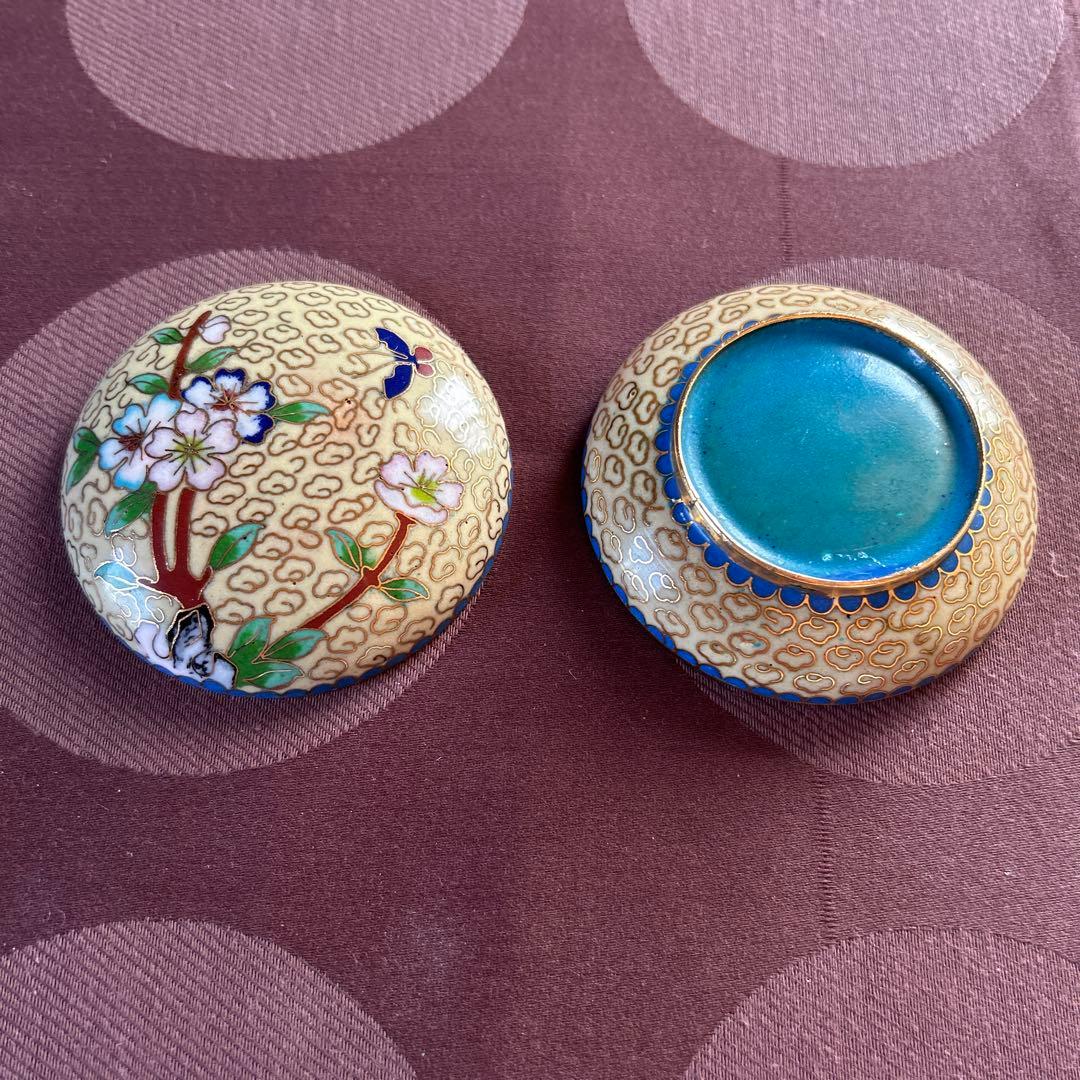 中国骨董景泰藍【七宝焼梅蝶紋大き目ご香合】美しい未使用品　希少貴重
