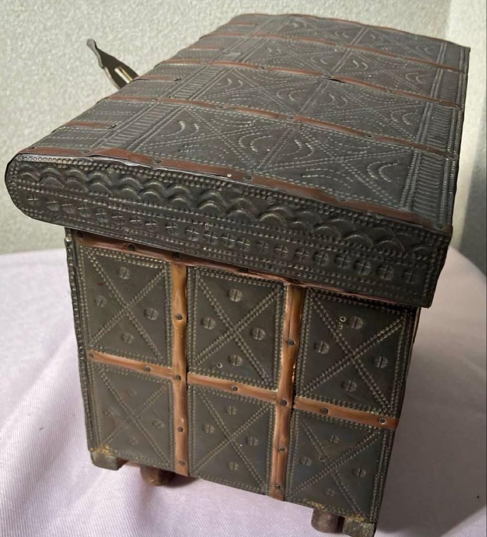 海外製アンティークジュエリーBOX 象と白鳥の彫刻銅板製収納ボックス　　希少
