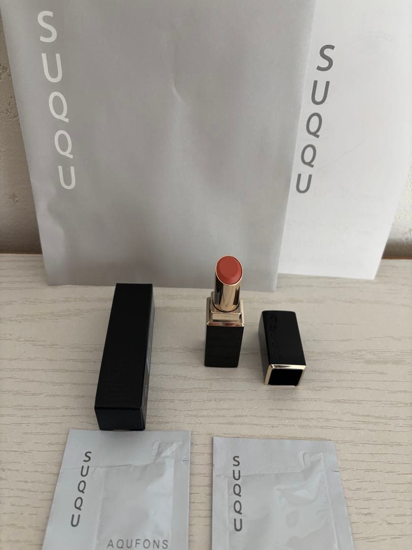 SUQQU モイスチャーグレイズリップ　瑞桃