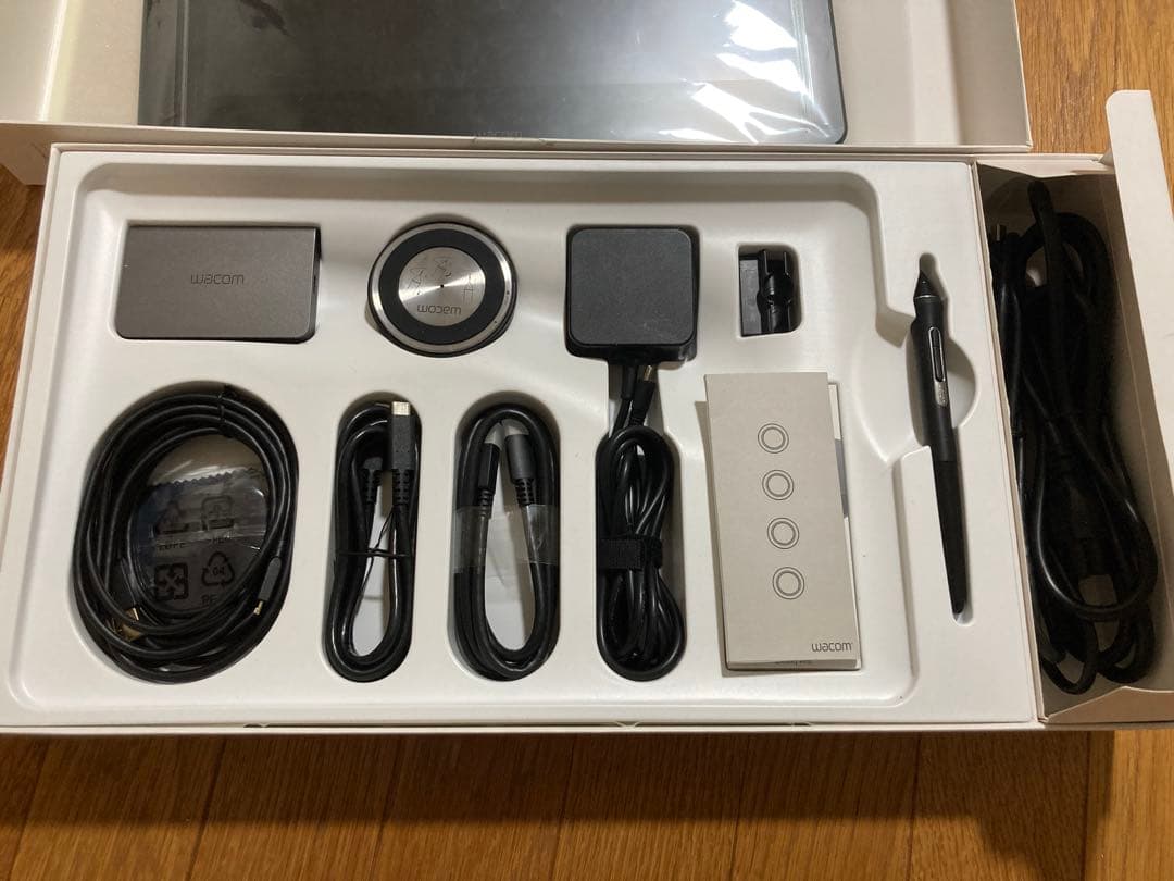 液タブ・ペンタブ Wacom Cintiq Pro 13 DTH-1320/AK0