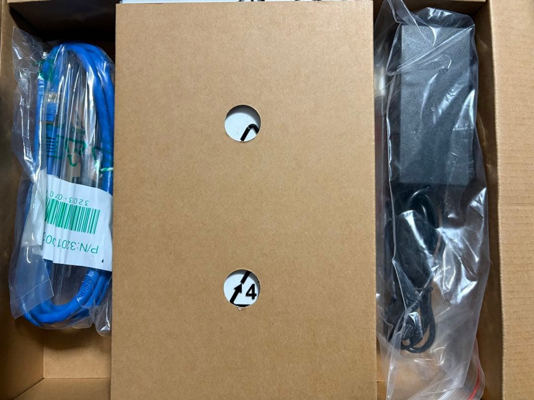 美品　QHora-322 ルーター 2.5GbE/10GbEポート