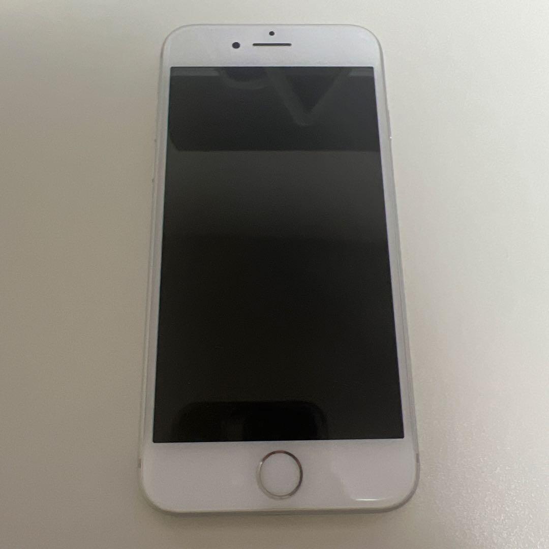 Apple iPhone 8 シルバー 本体