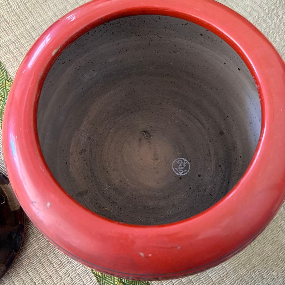 赤色 火鉢 彫刻装飾付き 直径26cm